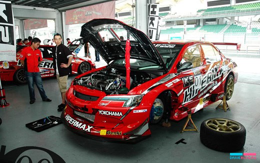 Mitsubishi Lancer Evolution VIII HKS CT230R