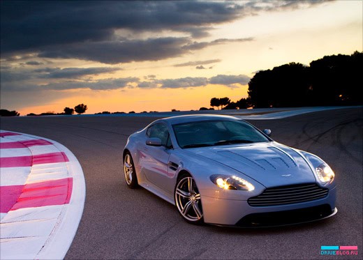 Aston Martin V12 Vantage RS Concept