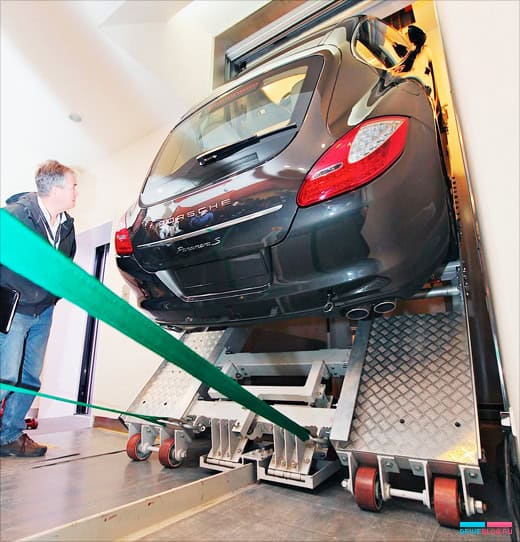 Поднятие Panamera на 94 этаж Shanghai World Financial Center