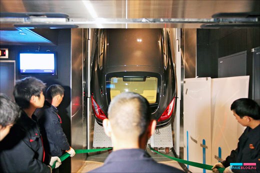 Поднятие Panamera на 94 этаж Shanghai World Financial Center