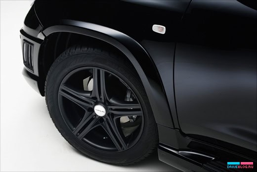 Wald International Toyota Land Cruiser 200 Black Bison Edition