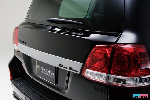Wald International Toyota Land Cruiser 200 Black Bison Edition