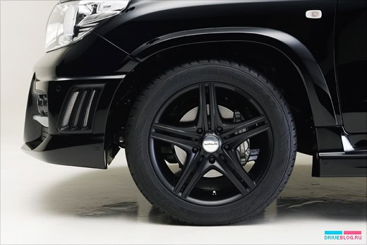 Wald International Toyota Land Cruiser 200 Black Bison Edition