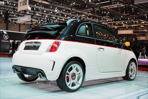 Geneva Motor Show 2010: Fiat 500C Abarth