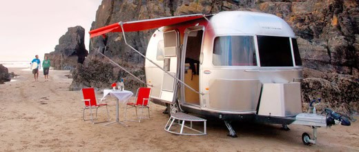 Комфортные приключения с Airstream Bambi 422