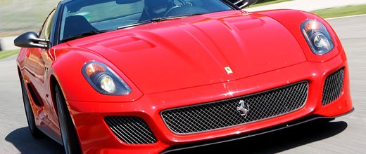 Красный суперкар Ferrari 599 GTO