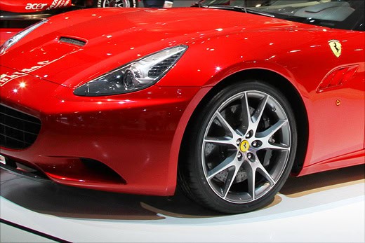 Paris Auto Show 2010: Ferrari California HELE