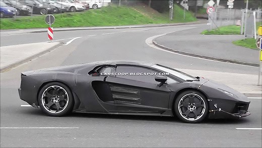 700-сильный мотор V12 от Lamborghini