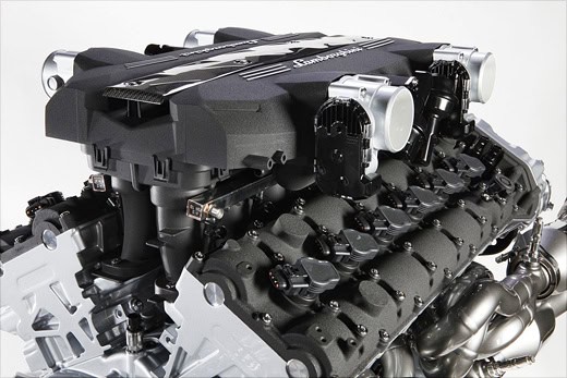 700-сильный мотор V12 от Lamborghini
