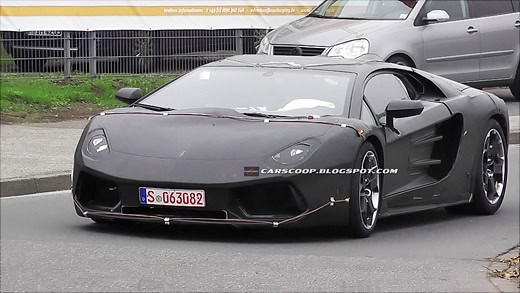 700-сильный мотор V12 от Lamborghini