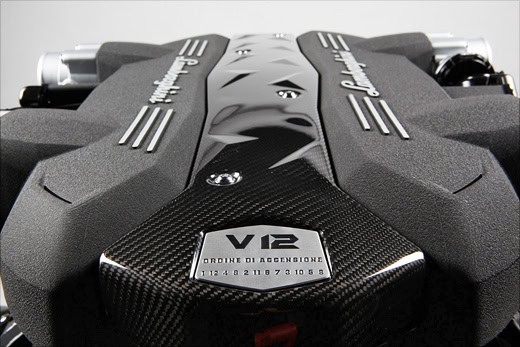 700-сильный мотор V12 от Lamborghini