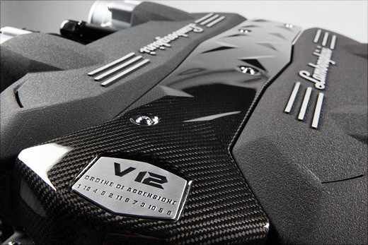 700-сильный мотор V12 от Lamborghini