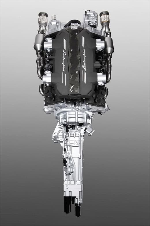 700-сильный мотор V12 от Lamborghini