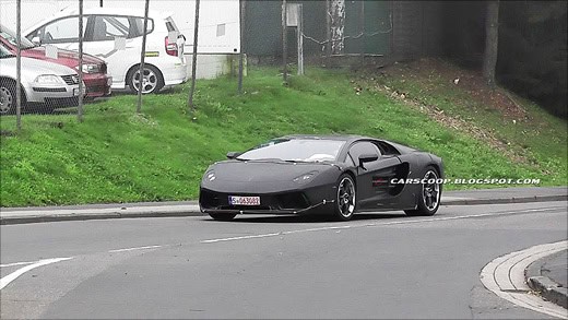 700-сильный мотор V12 от Lamborghini