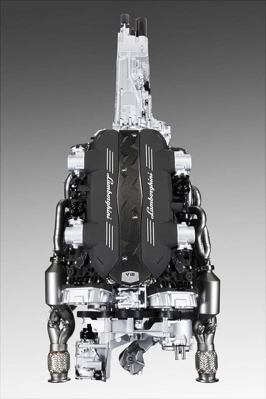 700-сильный мотор V12 от Lamborghini