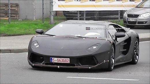 700-сильный мотор V12 от Lamborghini