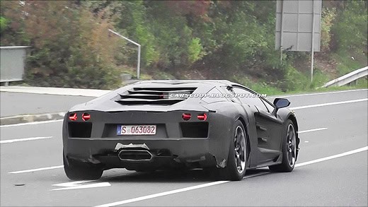 700-сильный мотор V12 от Lamborghini