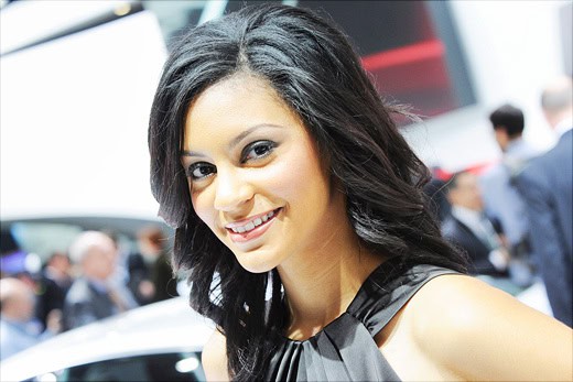 NAIAS 2011: милые улыбки красивых леди