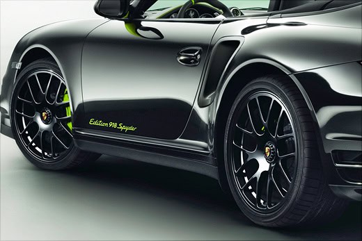 Porsche 911 Turbo S Edition 918 Spyder